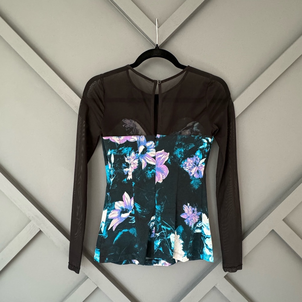 Guess, size XS top